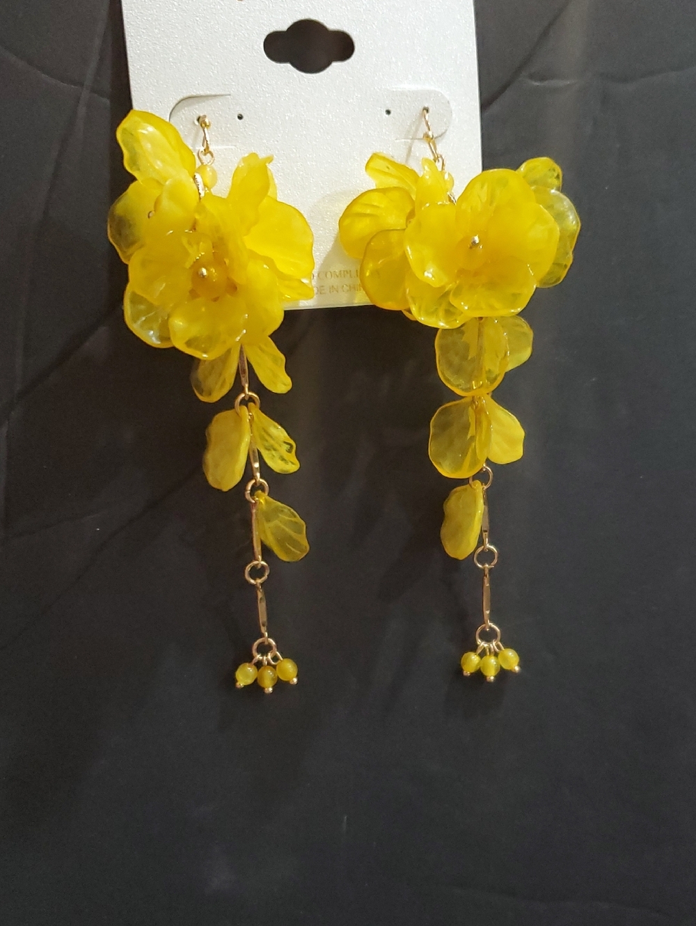 Natasha couture gold tone yellow acrylic 3d flowers dangling earrings brand new